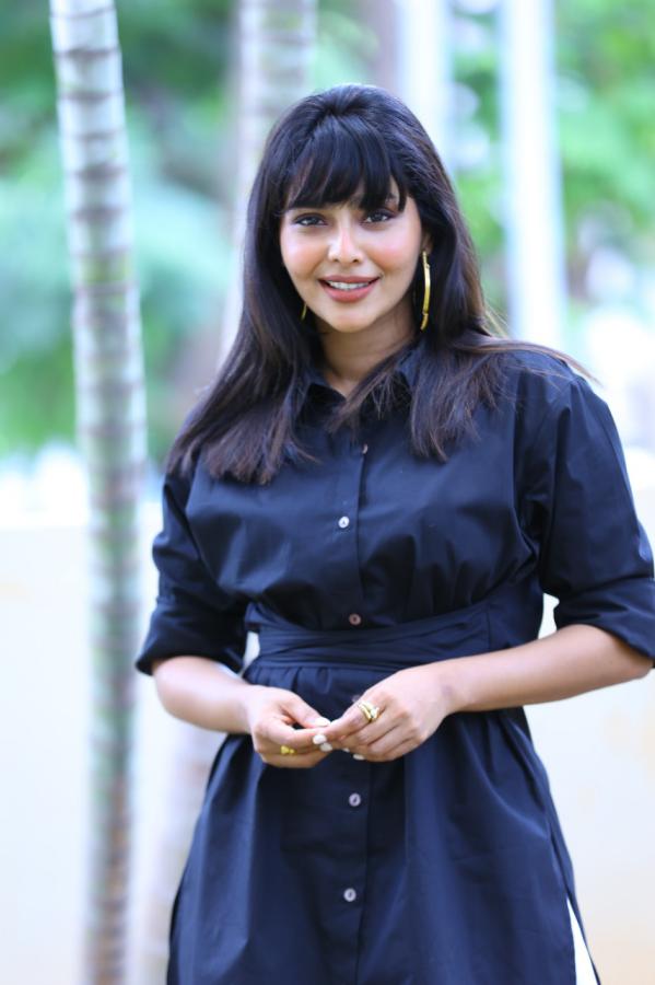 ishwarya-lakshmi-stills-3.jpg
