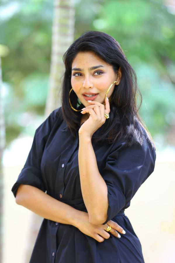 ishwarya-lakshmi-stills-7.jpg