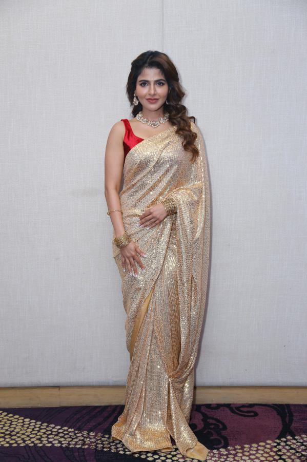 iswarya-menon-stills-3-13.jpg