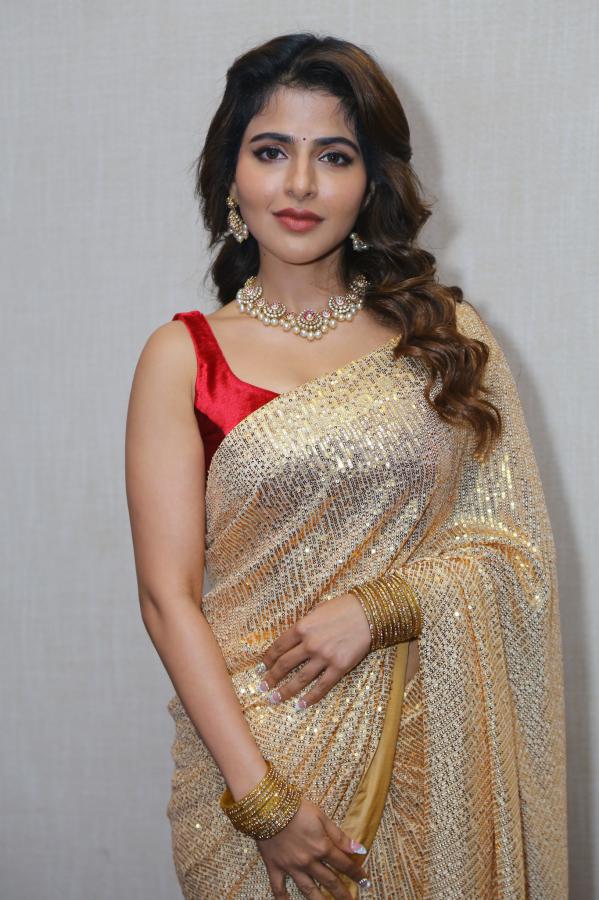 iswarya-menon-stills-3-3.jpg