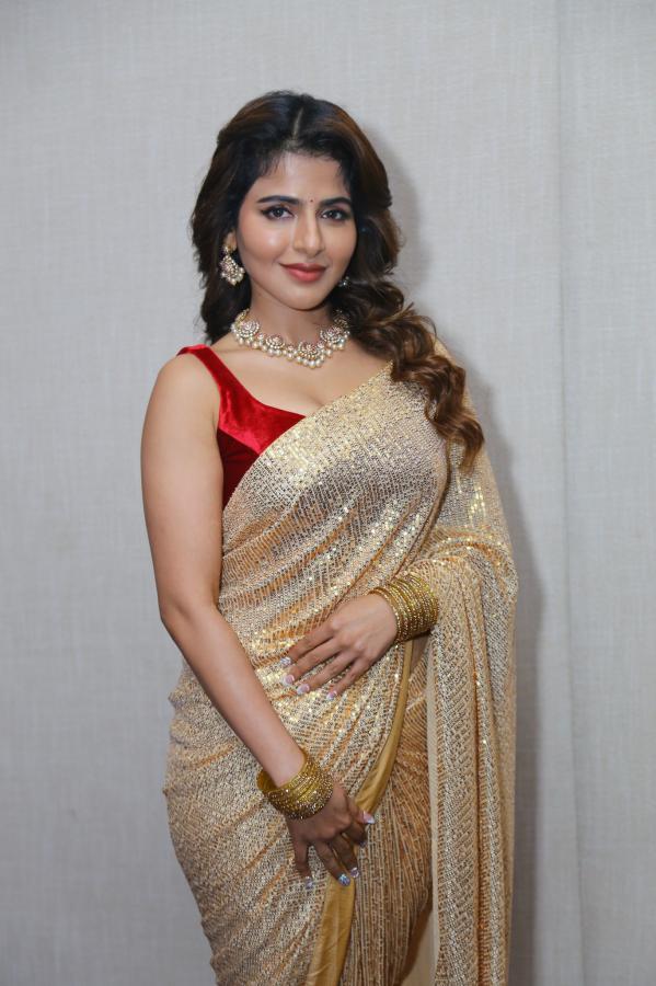 iswarya-menon-stills-3-4.jpg