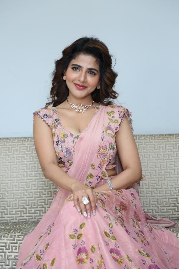 iswarya-menon-stills-4-10.jpg