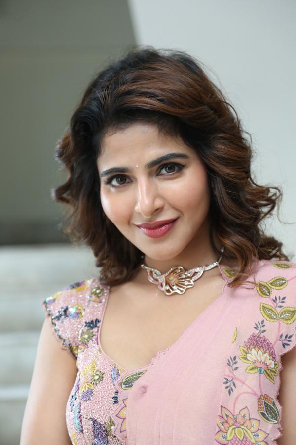 iswarya-menon-stills-4-4.jpg