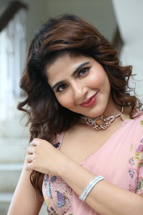 iswarya-menon-stills-4-5.jpg