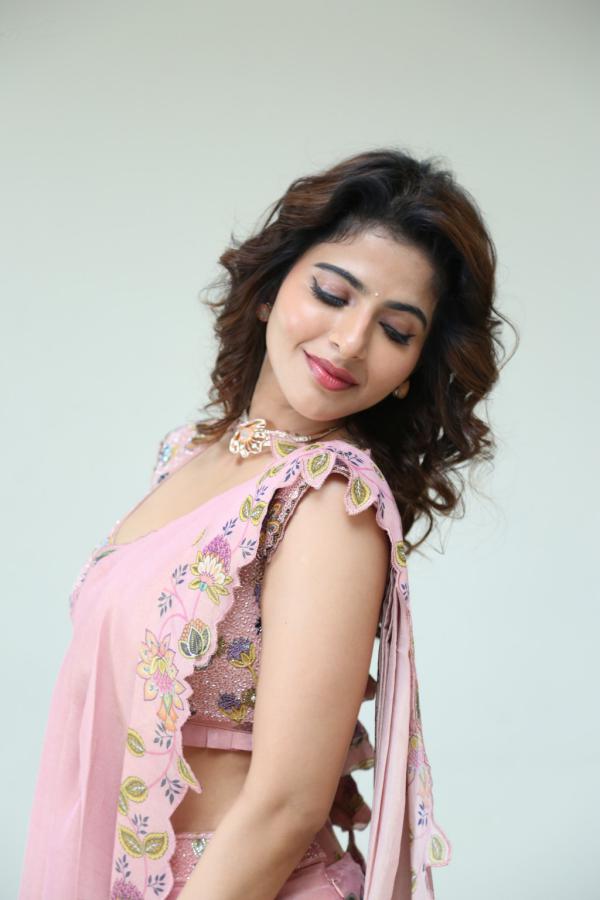iswarya-menon-stills-4-6.jpg