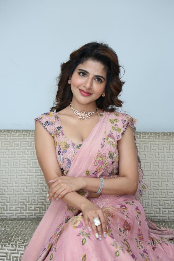 iswarya-menon-stills-4-8.jpg