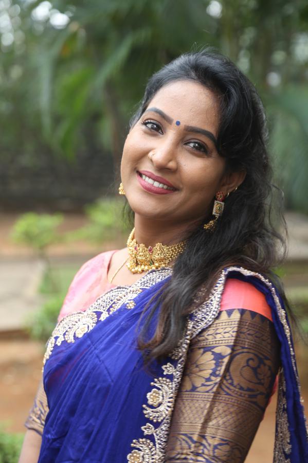 jhansi-stills-9.jpg