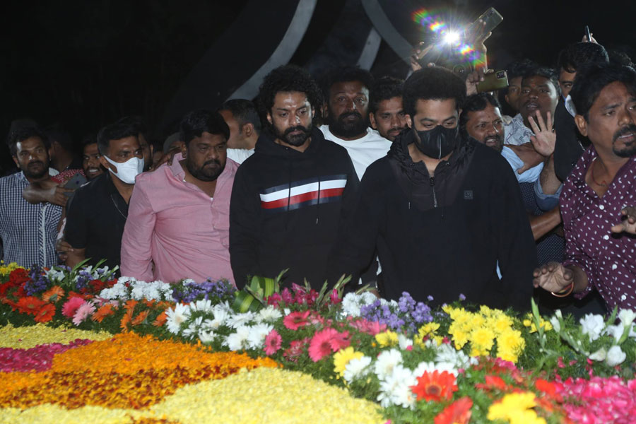 Jr NTR and Kalyan Ram Visited NTR Ghat @ NTR 28th Death Anniversary