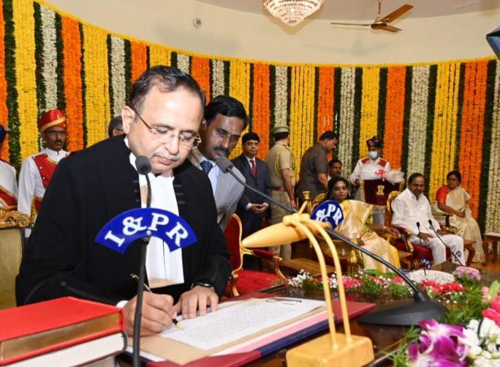 justice-alok-aradhe-sworn-in-as-cj-of-telangana-high-court-2.jpg