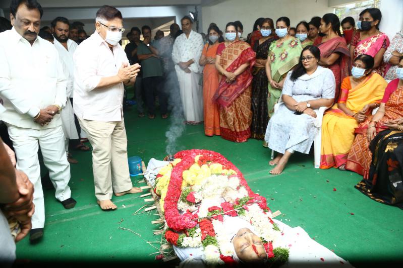 kaikala-satyanarayana-last-rites-11.jpg