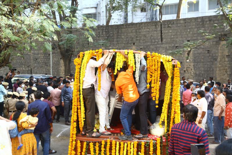 kaikala-satyanarayana-last-rites-24.jpg