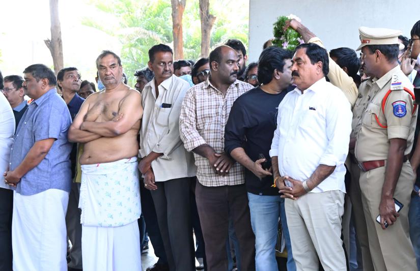 kaikala-satyanarayana-last-rites-3.jpg