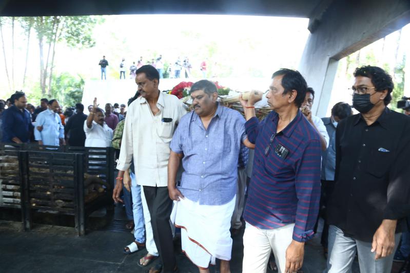 kaikala-satyanarayana-last-rites-30.jpg