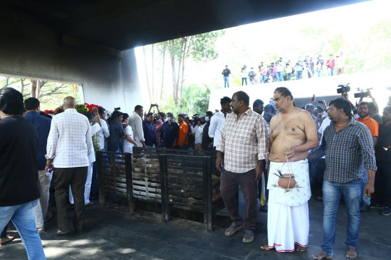 kaikala-satyanarayana-last-rites-31.jpg