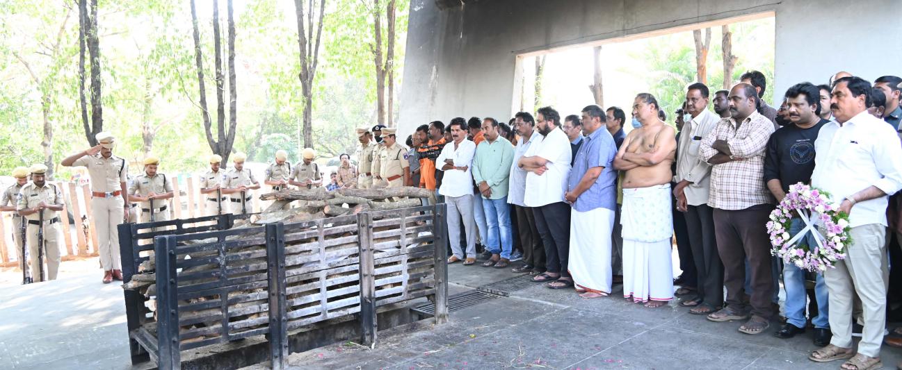 kaikala-satyanarayana-last-rites-4.jpg