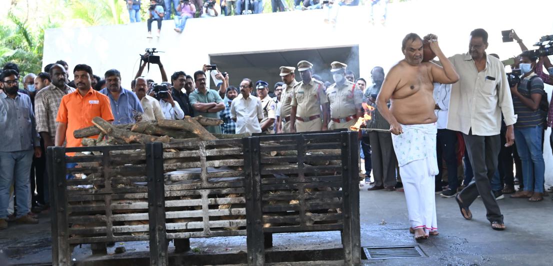 kaikala-satyanarayana-last-rites-6.jpg