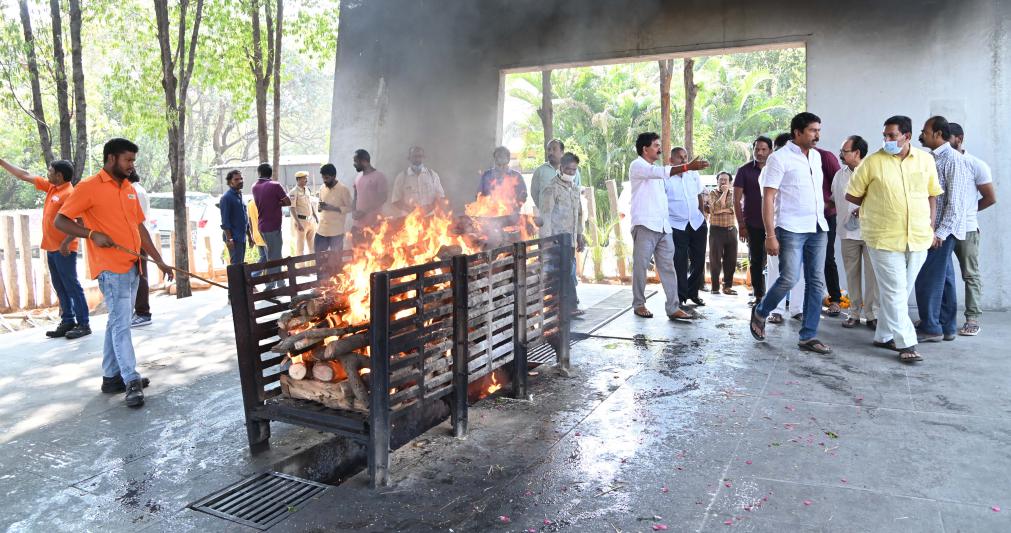 kaikala-satyanarayana-last-rites-7.jpg