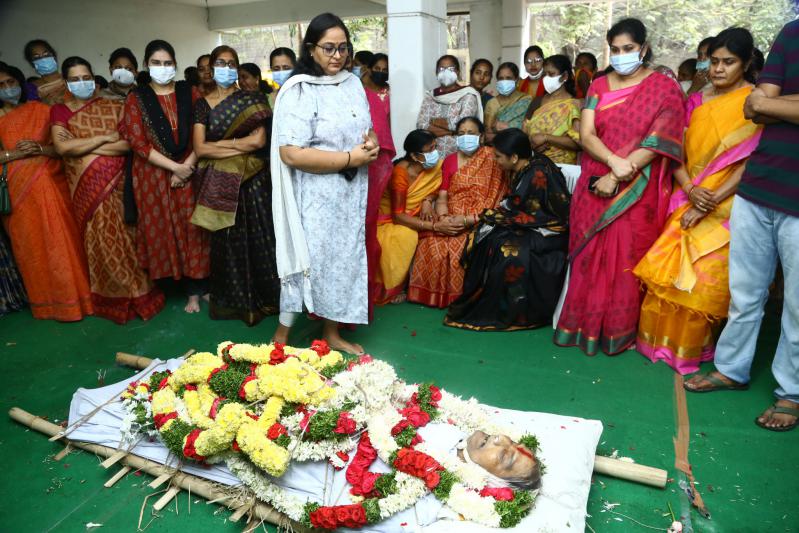 kaikala-satyanarayana-last-rites-8.jpg