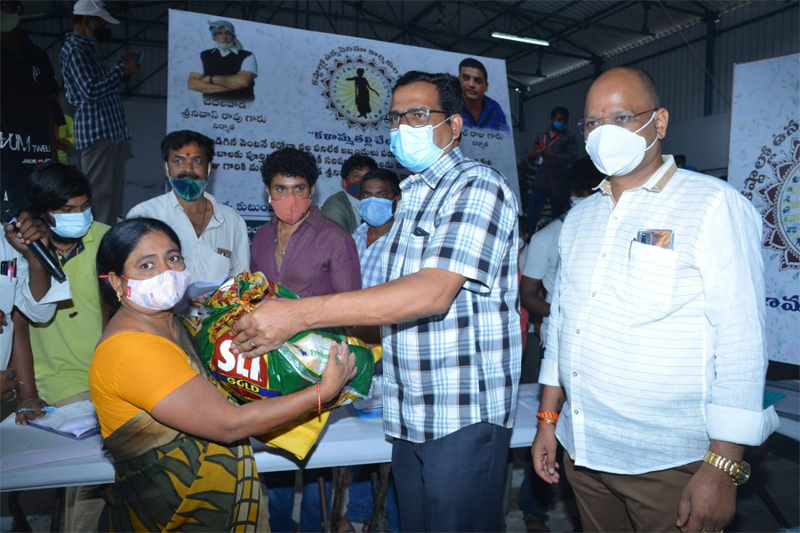 kalamma-thalli-chedodu-program-help-for-600-film-workers-3.jpg