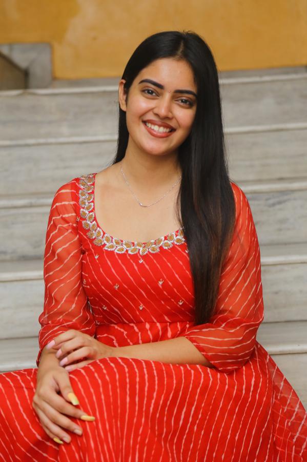 kallapu-kushitha-stills-2.jpg