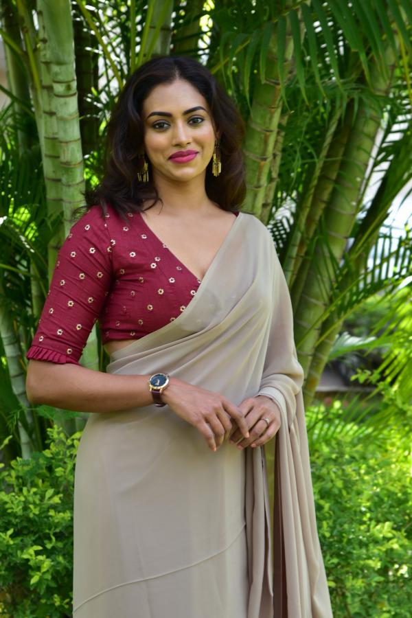 kamakshi-bhaskarla-stills-10.jpg