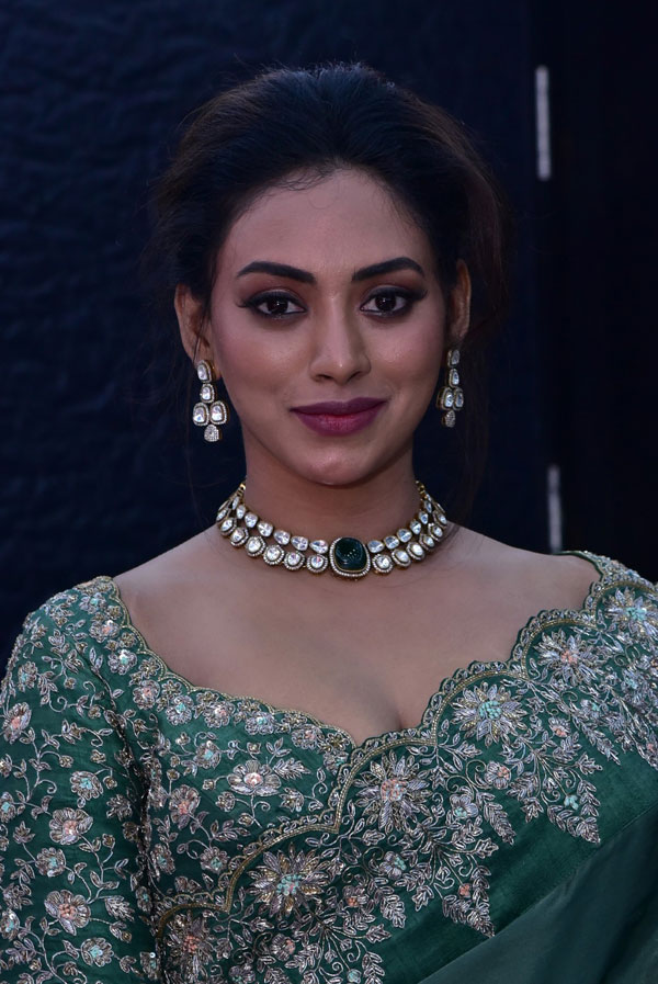 kamakshi-bhaskarla-stills-2-2.jpg