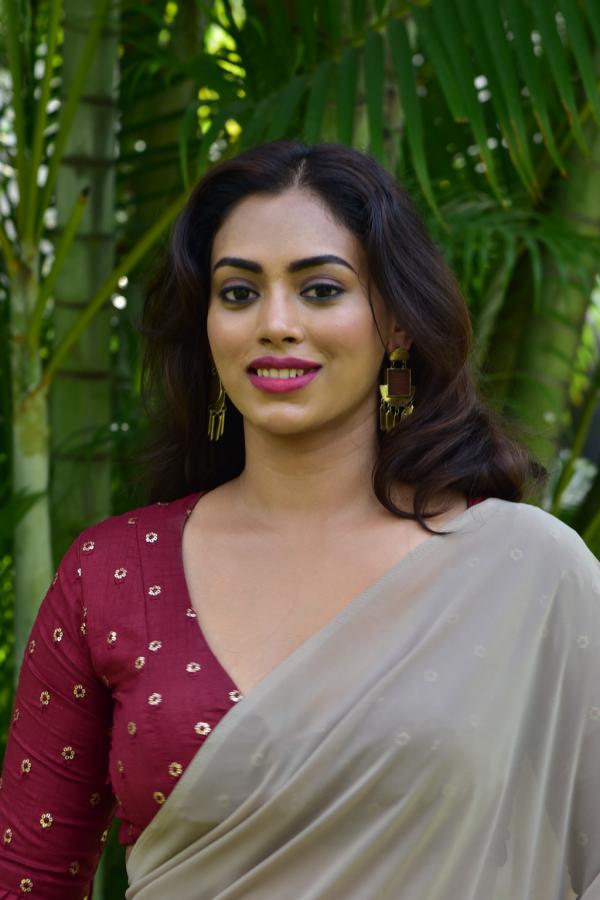 kamakshi-bhaskarla-stills-3.jpg