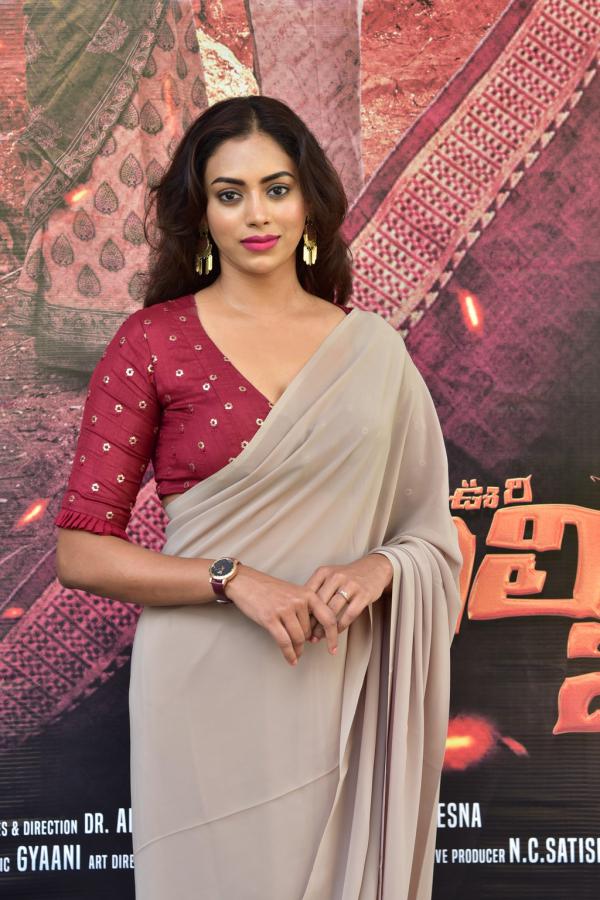 kamakshi-bhaskarla-stills-4.jpg