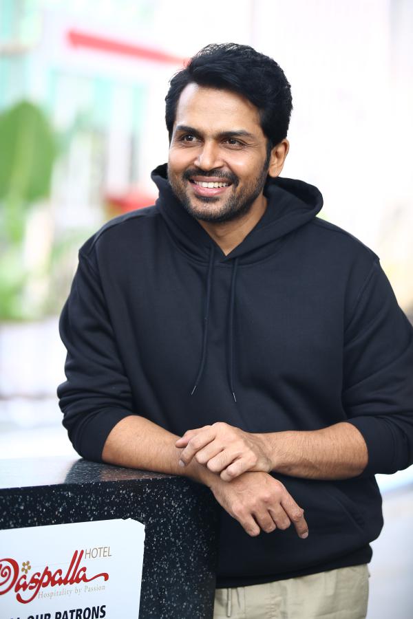 karthi-stills-2.jpg
