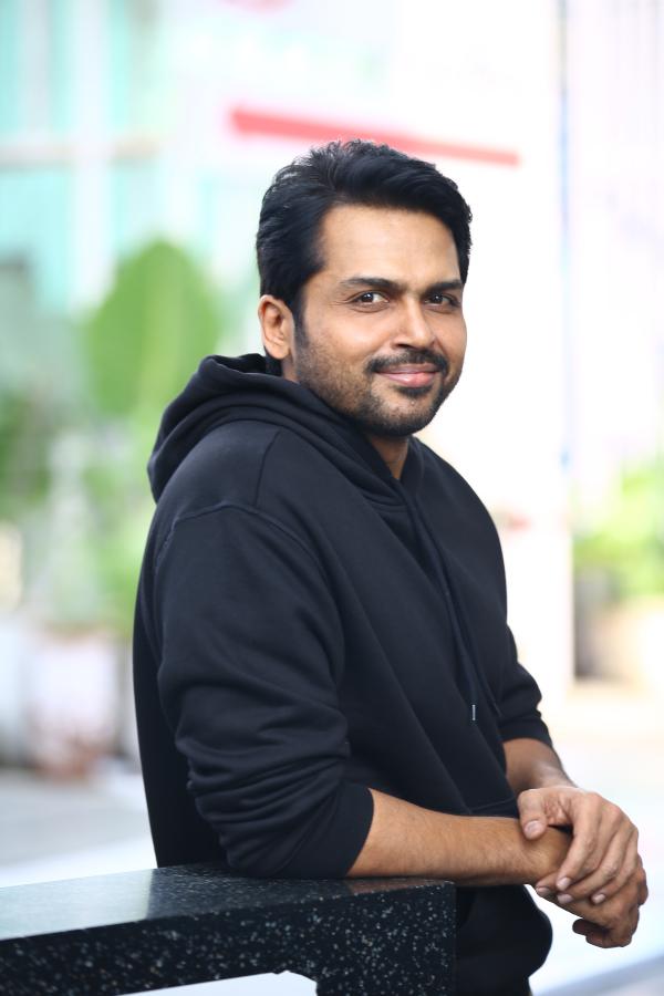 karthi-stills-4.jpg