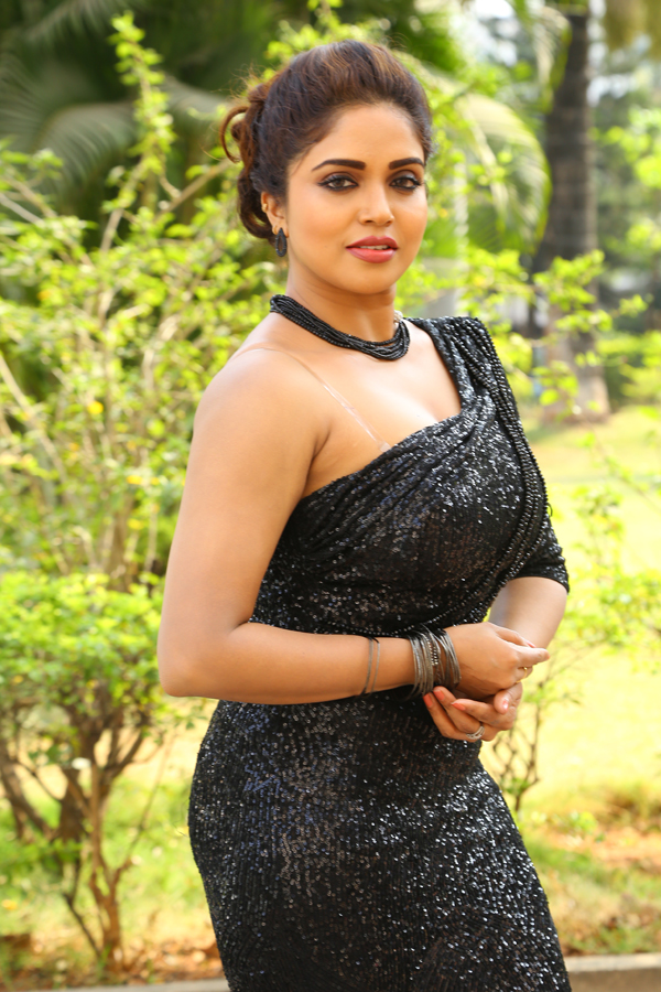 karunya-chowdary-stills-10.jpg
