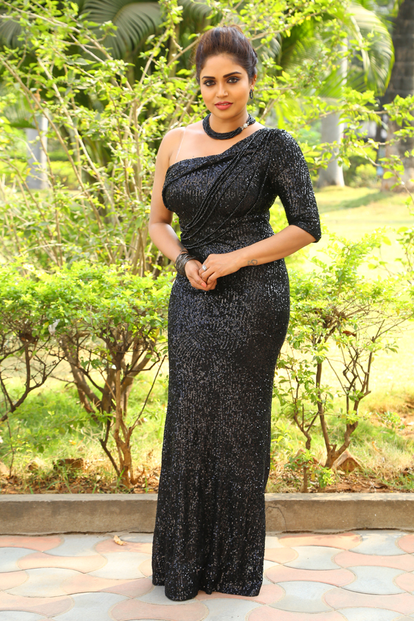 karunya-chowdary-stills-2.jpg