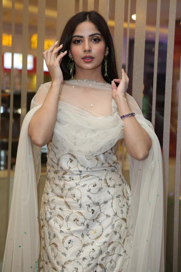 kashmira-pardeshi-stills-12.jpg