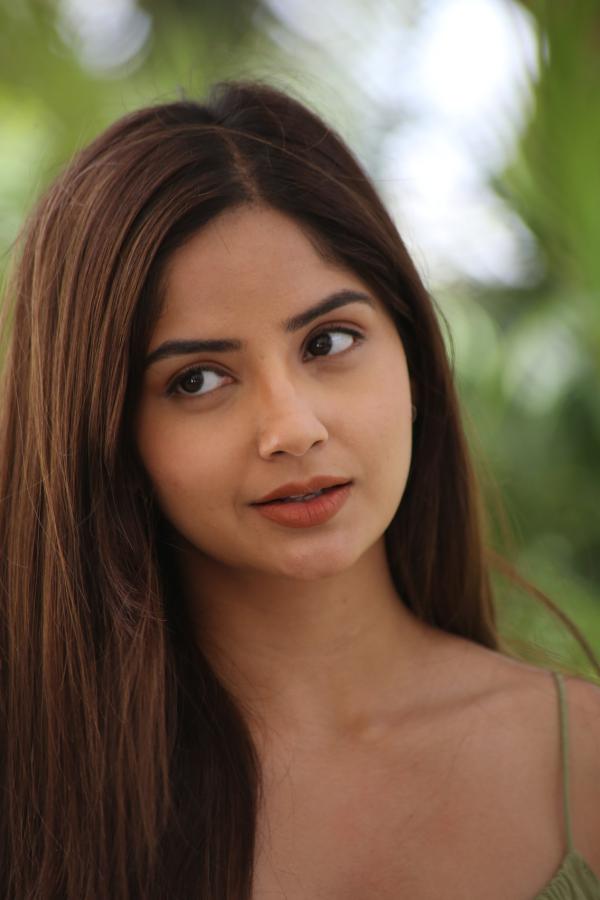 kashmira-stills-4.jpg
