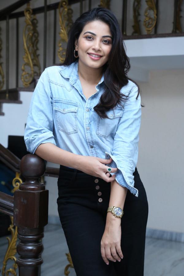 kavya-shetty-new-stills-18.jpg