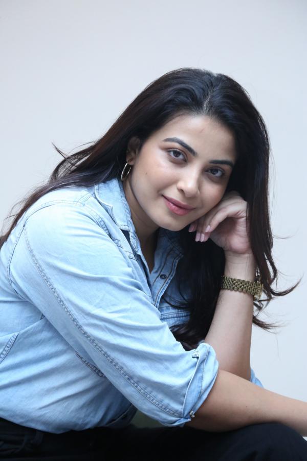 kavya-shetty-new-stills-3.jpg