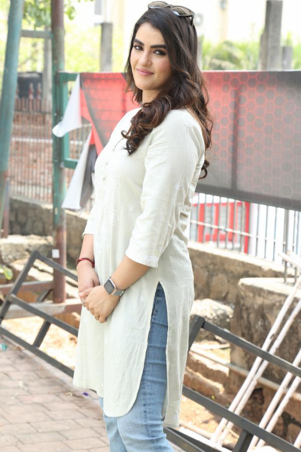 kavya-tappar-stills-2-6.jpg