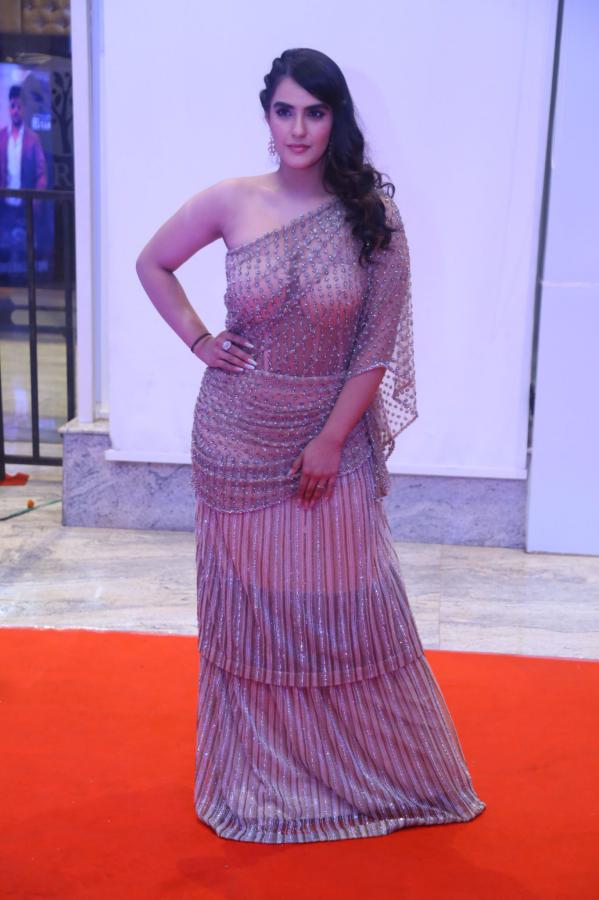 kavya-thapar-stills-12.jpg