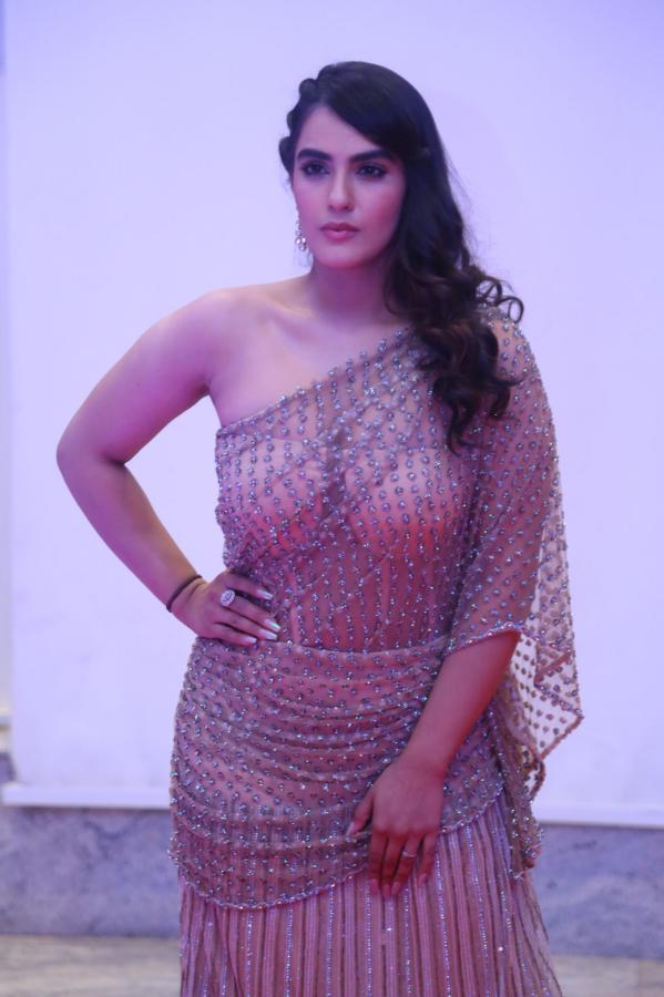 kavya-thapar-stills-13.jpg