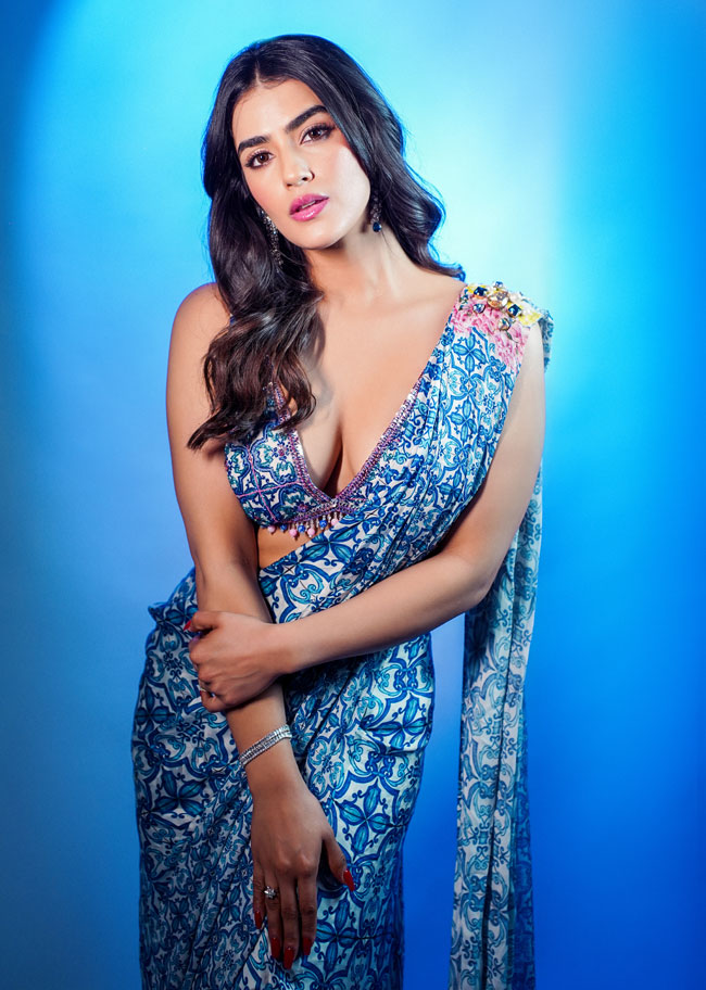 kavya-thapar-stills-2-2.jpg