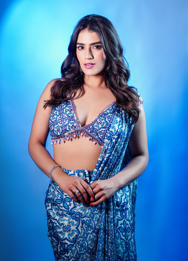 kavya-thapar-stills-2-3.jpg