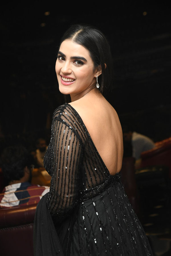 kavya-thapar-stills-3-7.jpg