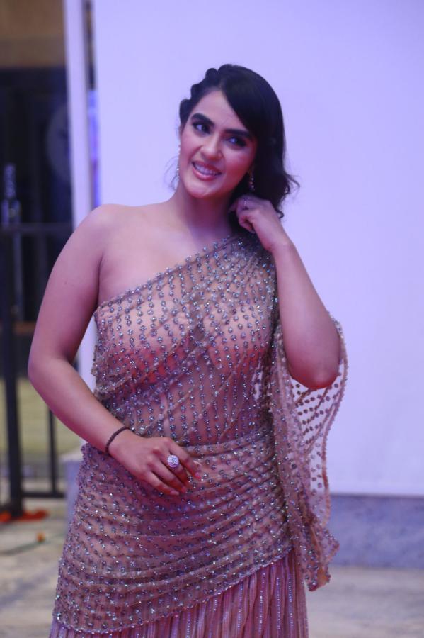 kavya-thapar-stills-9.jpg