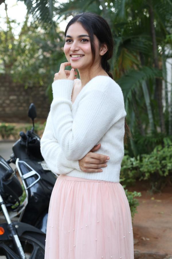 kayadu-lohar-stills-10.jpg