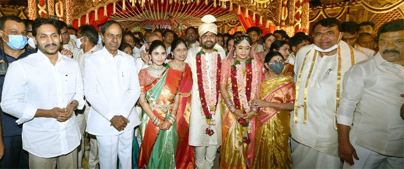 KCR and YS Jagan Attends Pocharam Grand Daughter Marriage
