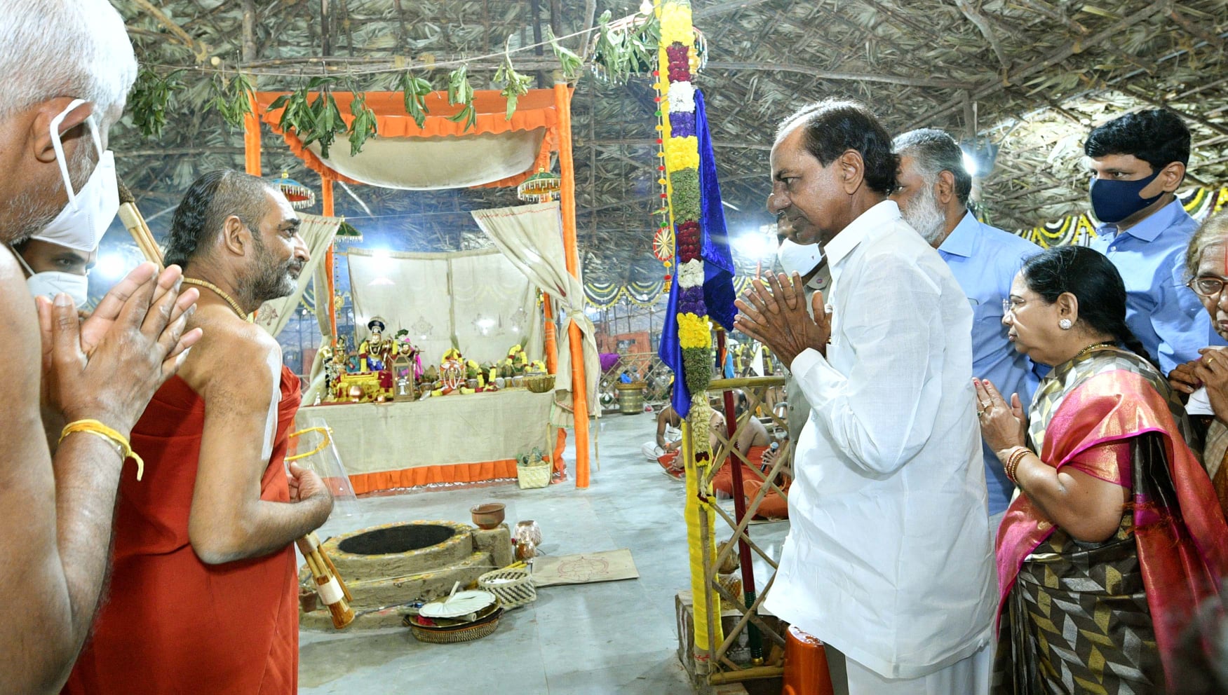kcr-visits-chinna-jeeyar-swamiji-ashram-in-muchintal-10.jpg