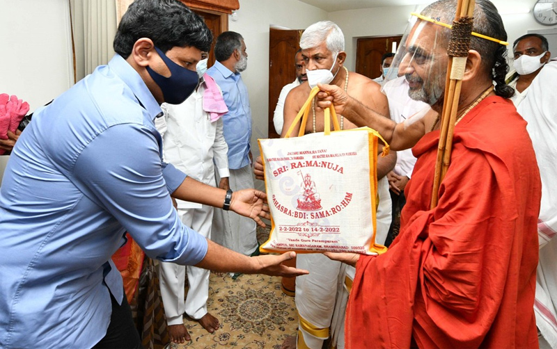 kcr-visits-chinna-jeeyar-swamiji-ashram-in-muchintal-15.jpg
