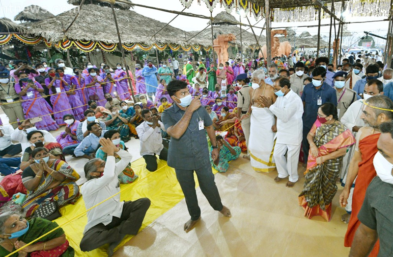 kcr-visits-chinna-jeeyar-swamiji-ashram-in-muchintal-17.jpg