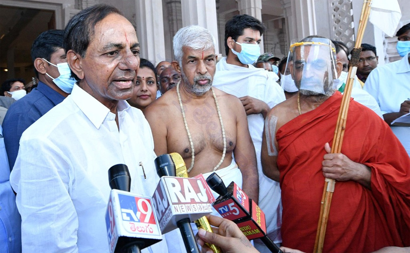 kcr-visits-chinna-jeeyar-swamiji-ashram-in-muchintal-20.jpg
