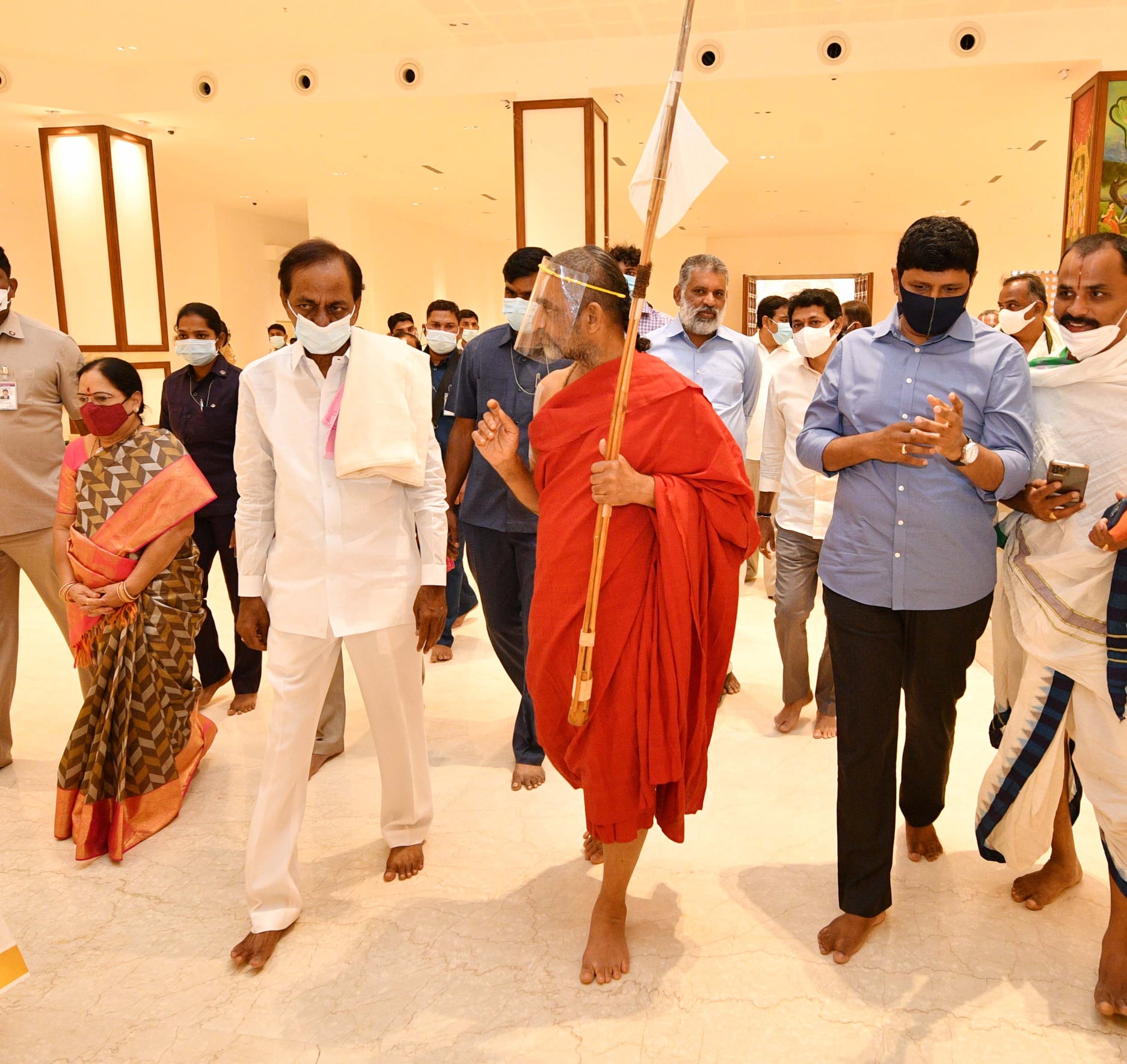 kcr-visits-chinna-jeeyar-swamiji-ashram-in-muchintal-4.jpg